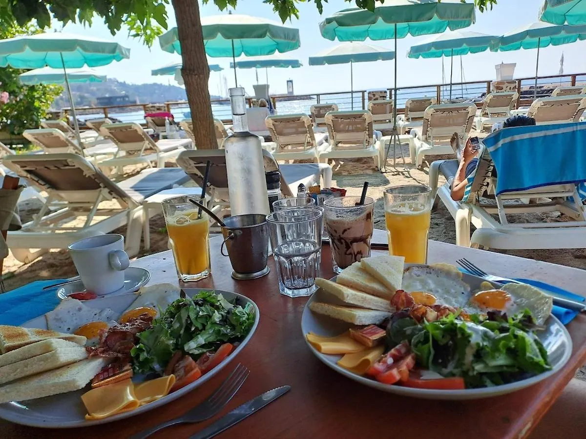 Joli 2 Pieces En Bord De Mer Théoule-sur-Mer 0*,